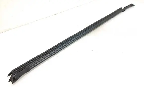 Volkswagen Touareg III Rubber seal front door window/glass 760867479