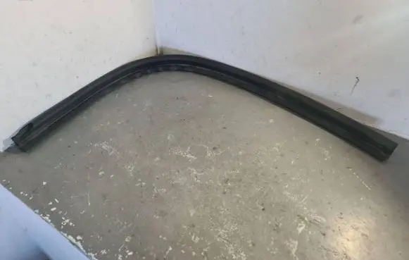 Porsche Macan (95B) Engine compartment rubber 95B823737