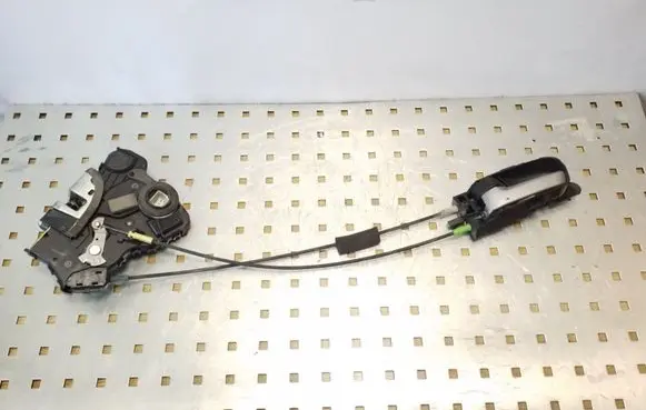 Suzuki Grand Vitara II Front door lock