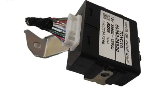 Toyota Avensis T250 Light module LCM 8996005030 3560016825 75EU3047386