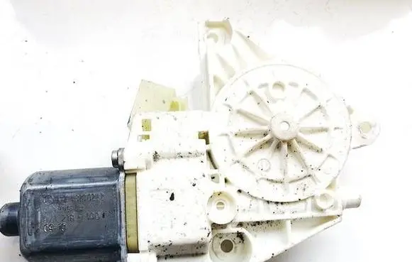 Mercedes-Benz E W212 Front door window regulator motor 0130822502