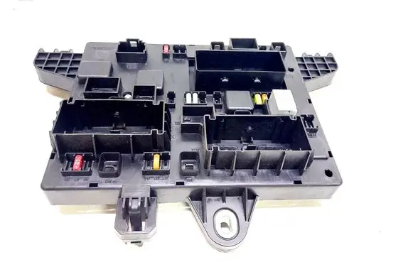 Opel Zafira C Fuse module 13368651
