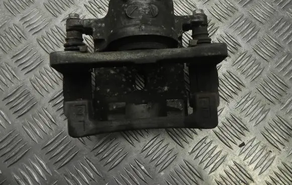 Lexus CT 200H Front brake caliper 25VTL