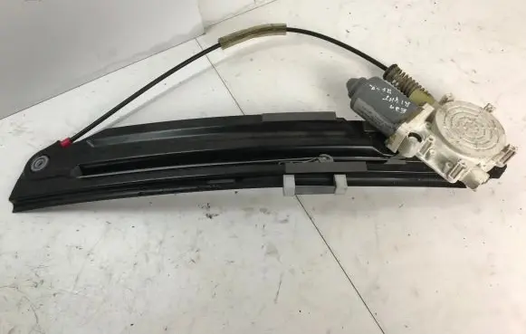 BMW 5 E39 Rear door window regulator motor 67628360511 9030144 E007006001C