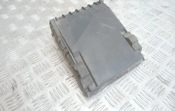 Skoda Octavia Mk2 (1Z) Fuse box cover 1K0937132F