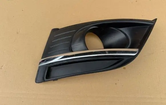 Citroen C4 I Picasso Front fog light trim/grill 9680404077