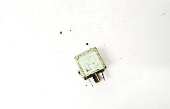 Volkswagen Golf IV Other relay 61368366600 v23134-k59-x222