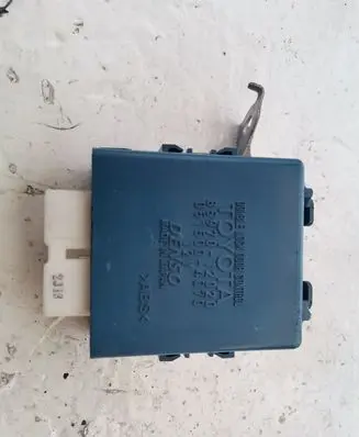 Toyota Auris 150 Door central lock control unit/module 8597012020