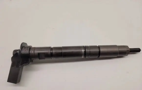 Audi A6 S6 C6 4F Fuel injector 03L130277