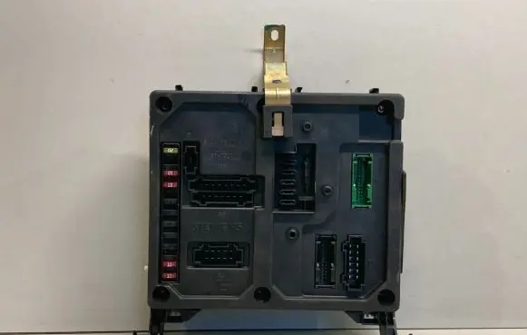 Volkswagen Sharan Fuse module S110730100F 7M3962258K