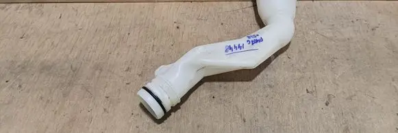 Peugeot 407 Window washer liquid tank fill tube 