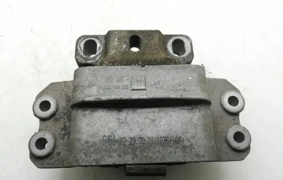 Volkswagen Touran I Engine mount bracket 1K0199555
