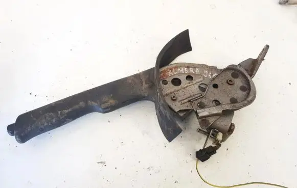 Handbrake/parking brake lever assembly