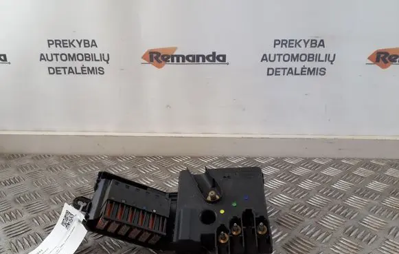 Mercedes-Benz E W211 Fuse module 2119820402