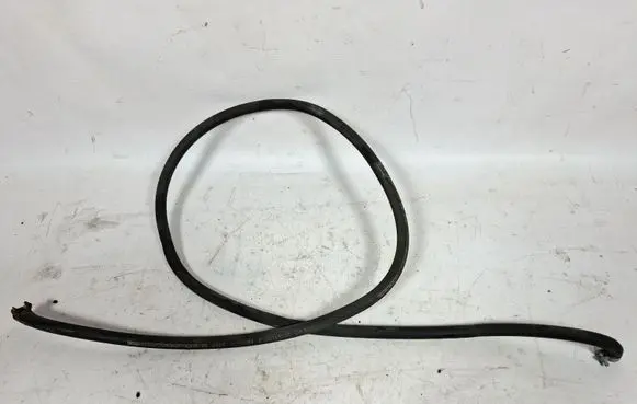 Engine coolant pipe/hose