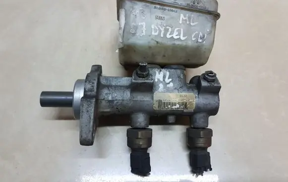 Mercedes-Benz ML W163 Brake fluid reservoir 