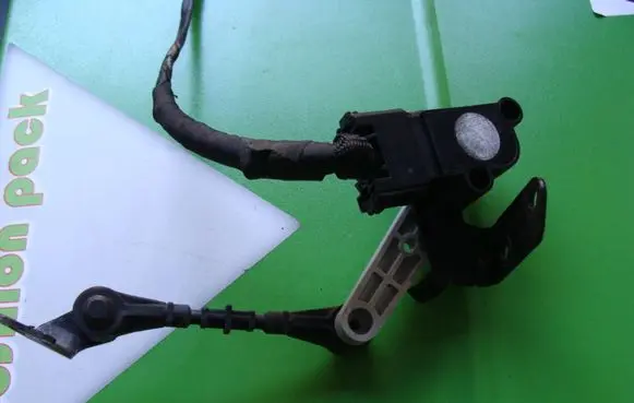 Rear air suspension level height sensor
