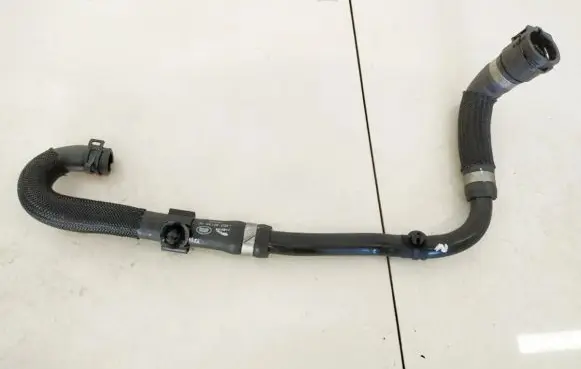 Jaguar I-Pace Engine coolant pipe/hose j9d38d156ac j9d3-8d156-acxc7v0
