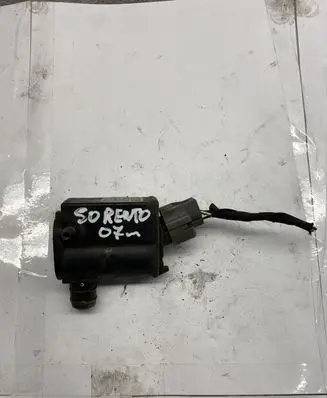 KIA Sorento Windscreen/windshield washer pump 985103E000