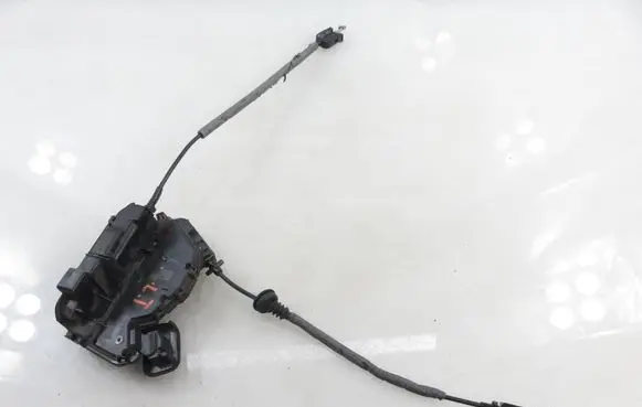 Volkswagen Golf VII Rear door lock 5TA839015E