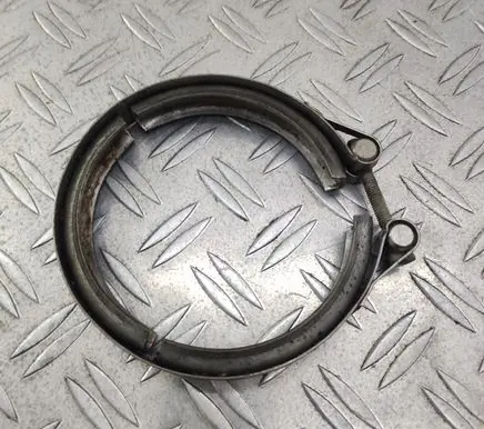 Volkswagen PASSAT B8 Muffler pipe connector clamp 04L131455A