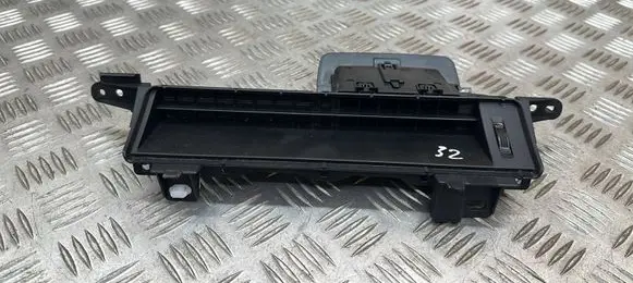 Toyota RAV 4 (XA40) Rear air vent grill 5583342020 4556242020