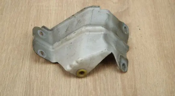 Chevrolet Captiva Fender mounting bracket