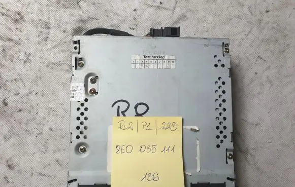 Audi A4 S4 B7 8E 8H CD/DVD changer 8E0035111