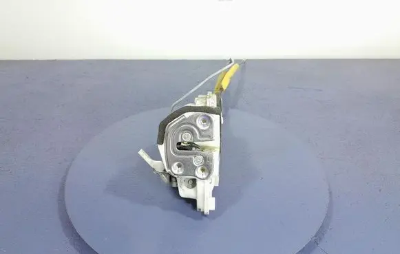 Mazda 2 Front door lock