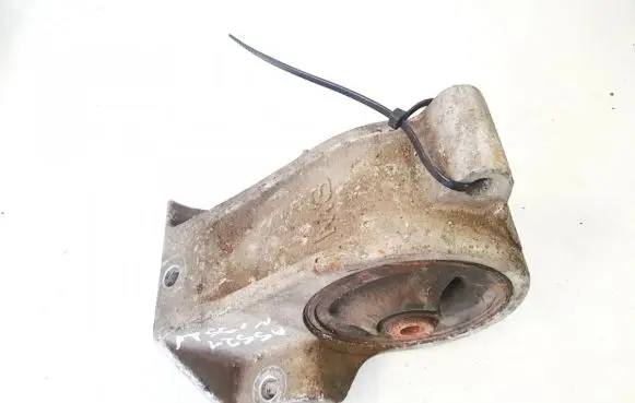 Nissan Almera N16 Engine mount bracket