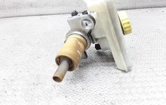 Audi A4 S4 B6 8E 8H Master brake cylinder