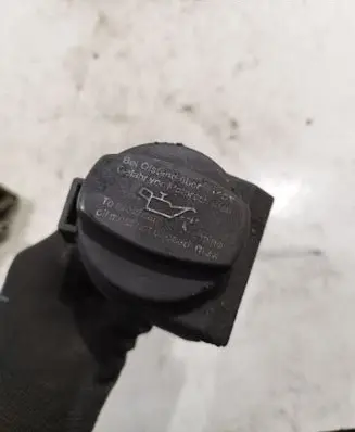 Mercedes-Benz B W245 Oil fill pipe 013715