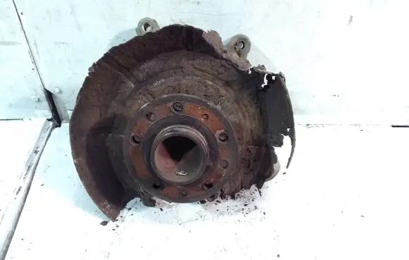 Rear wheel hub spindle/knuckle
