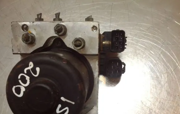 Lexus IS 200-300 ABS Pump 4451033070 1330004030