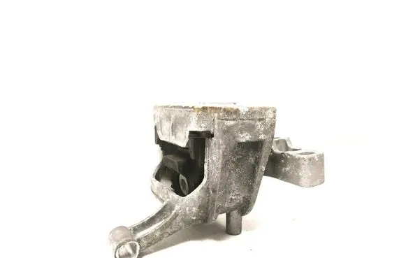 Volkswagen Tiguan Engine mount bracket 5N0199262
