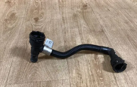 Engine coolant pipe/hose