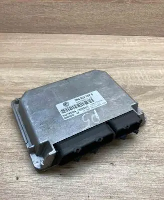 Volkswagen PASSAT B5 Engine control unit/module ECU 3B0907557C
