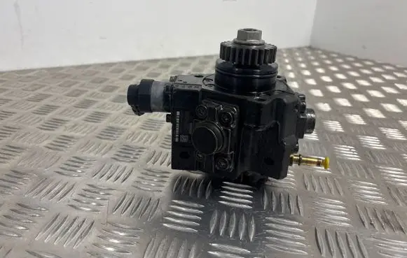 Renault Laguna III Fuel injection high pressure pump 8200690744 10001825140 0445010223
