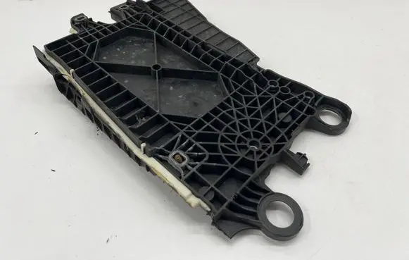 BMW 2 Active Tourer U06 Battery tray 9855635