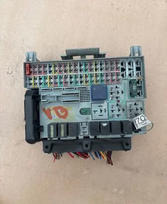 Opel Vectra B Fuse box set 90505470 11293