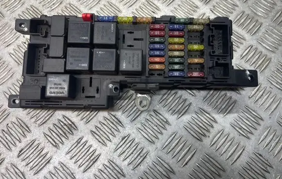 Volvo S60 Fuse module 8678449 518826011