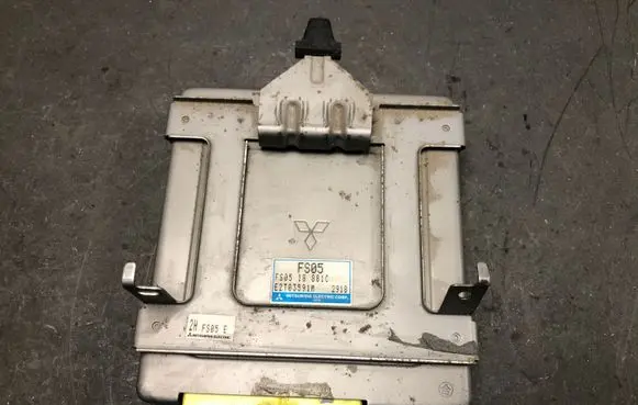Mazda 626 Engine control unit/module FS0518881C