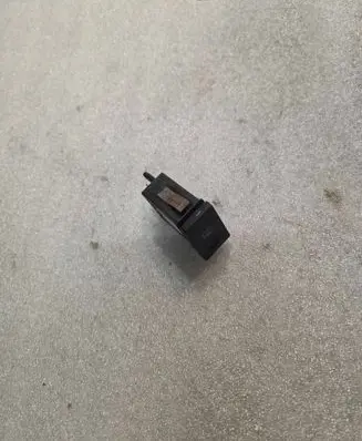 Volkswagen PASSAT B5.5 Windscreen/window heater switch 3B0959621C