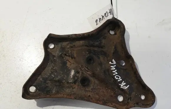 Engine mounting bracket