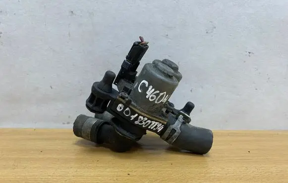 Mercedes-Benz E W210 Coolant heater control valve 0018307794 C4604