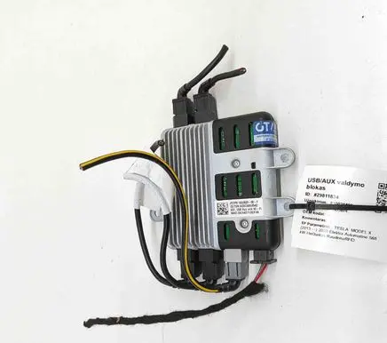 Tesla Model X USB control unit 104282900F