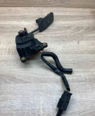 Nissan Note (E11) Accelerator throttle pedal 18002AX700