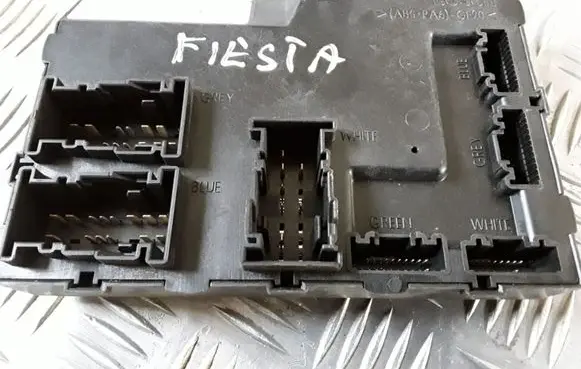 Ford Fiesta Comfort/convenience module F005V01086 8V5115K600CJ 116RA000084