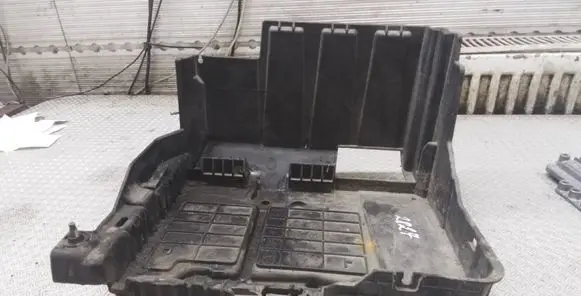 Renault Scenic II - Grand scenic II Battery tray 8200467409