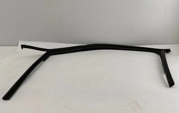 Audi Q2 - Rubber seal front door window/glass 81A837439B